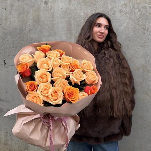 Букет из 25 ярких роз