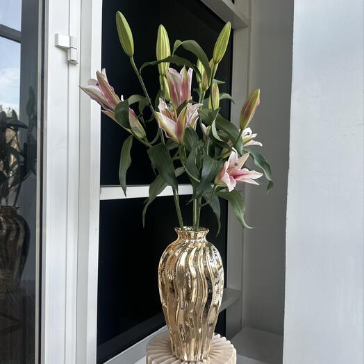 Лилиядан моно-букет (вазада)