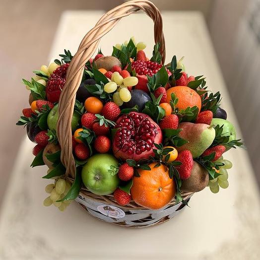 КОРЗИНА С ФРУКТАМИ И ЯГОДАМИ