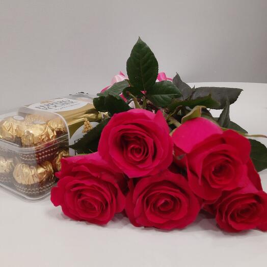 Подарочный набор из 5 роз и конфет