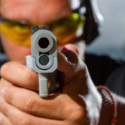 СТРЕЛЬБА ИЗ РАЗЛИЧНОГО ОРУЖИЯ В ОГНЕСТРЕЛЬНОМ ТИРЕ