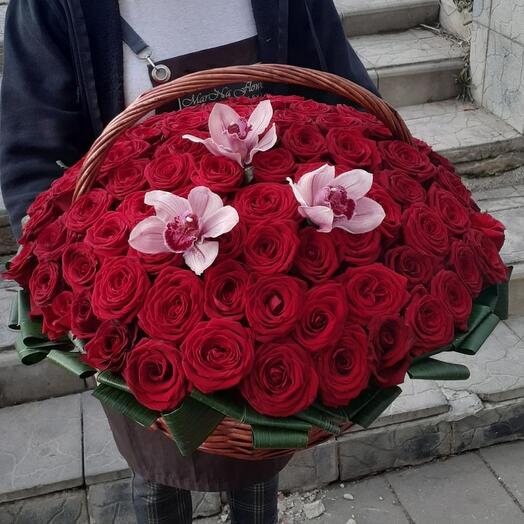 Canasta de "Amor" con 101 rosas y orquídeas