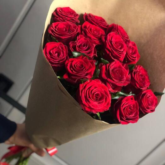 Букет из 15 роз Red Naomi