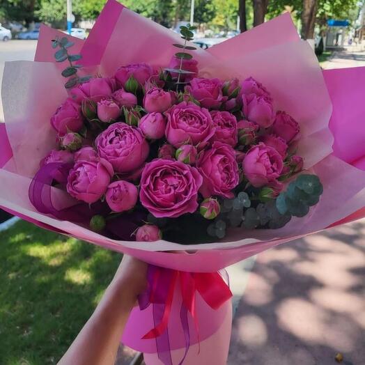 Rosa arbustiva en forma de peonía