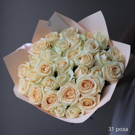 Букет из 31 кремовой розы