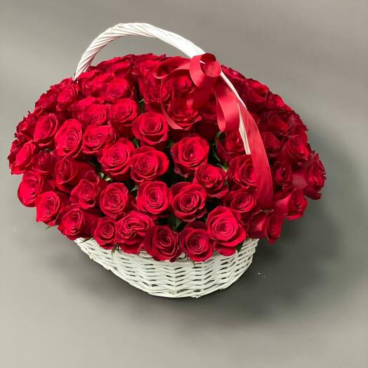 101 роза в корзине