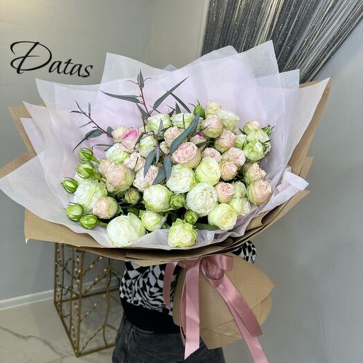 A gorgeous bouquet of Peony-Shaped Bush Roses