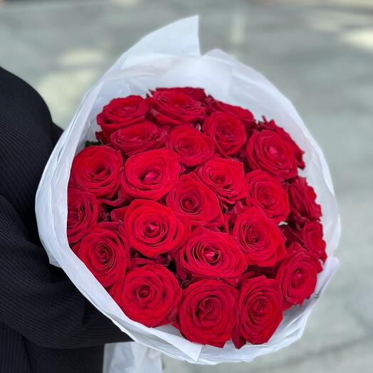 Bouquet of velvet red roses