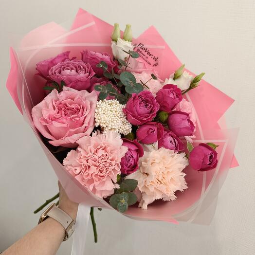 Brillante con rosas en forma de peonía
