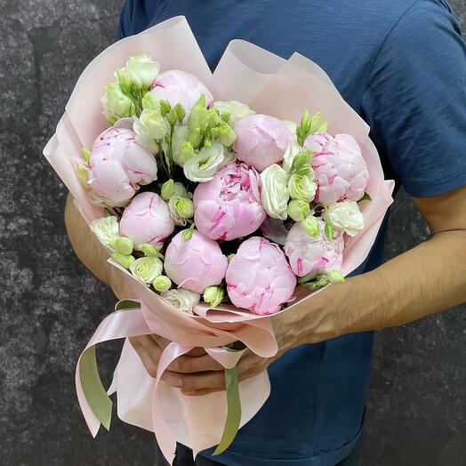 Fragrant peonies with delicate eustoma