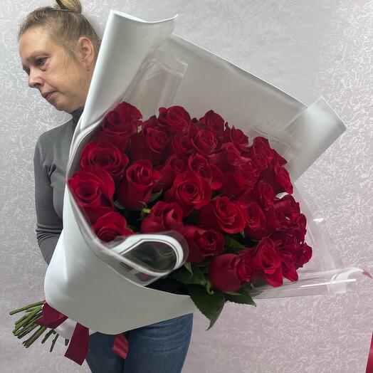 Розы 35 штук 70 см красные