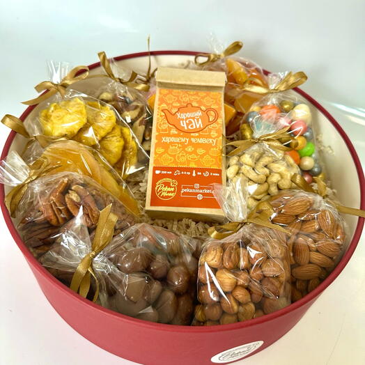 Set de regalo con nueces, frutas secas y té para el "buen hombre"