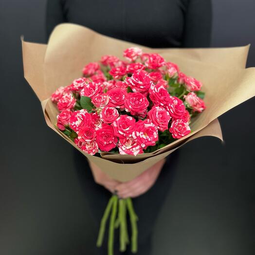 Ramo con rosas de arbusto