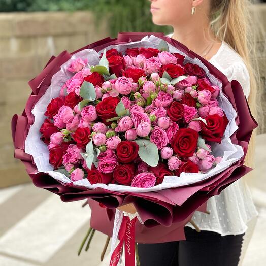 Bouquet of roses and peony-shaped bush roses "Peony lace"