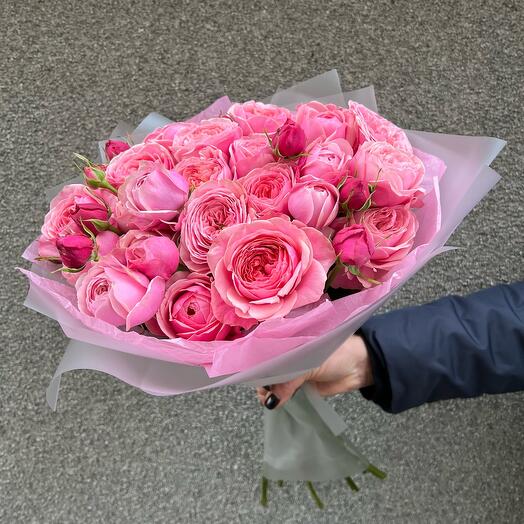 Букет из нежных кустовых пион. роз