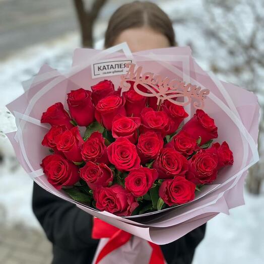 25 роз в дизайнерской упаковке