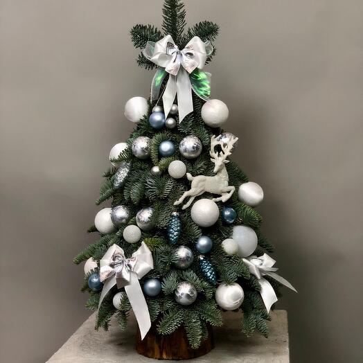 Ёлка в белом