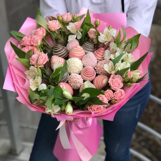 Ramo "Belleza🎀" con rosa arbusto y fresas