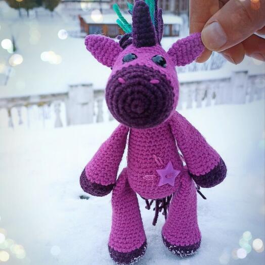 Вязаная игрушка Единорог (розовый)