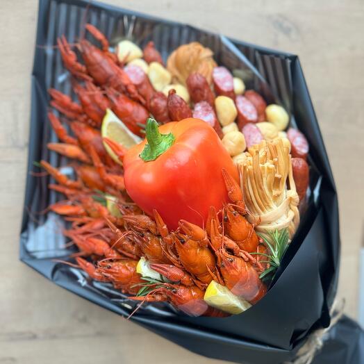Букет мужской с раками и колбасками