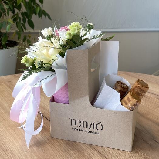 Flowers and dessert