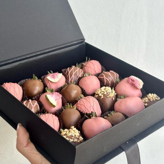 Клубника  в шоколаде «С любовью»