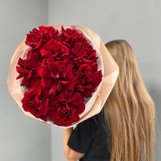 Ramo de 9 rosas Francesas rojas en paquete delicado