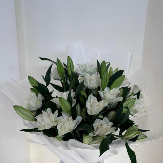 WHITE ROSE WITH LILLY BOUQUET