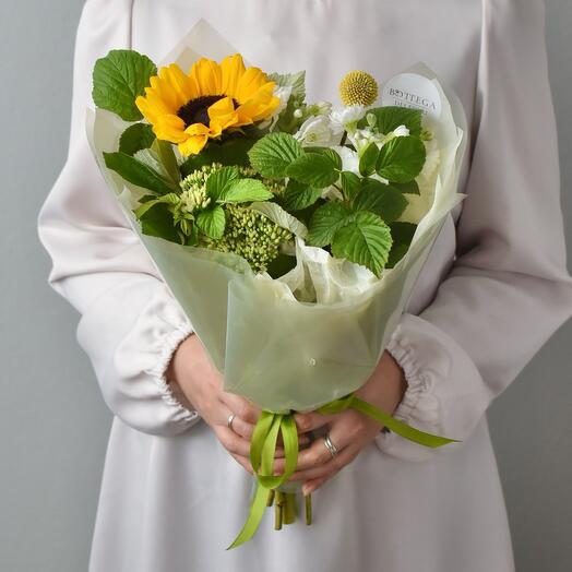 Букет-комплимент «Зеленый чай» с подсолнухом | Букет 349 Bottega dei Fiori