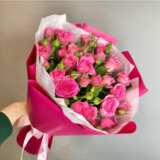 Ramo de rosas arbustivas en forma de peonía