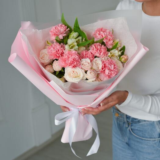 Bouquet of roses with dianthuses "For a princess" size M