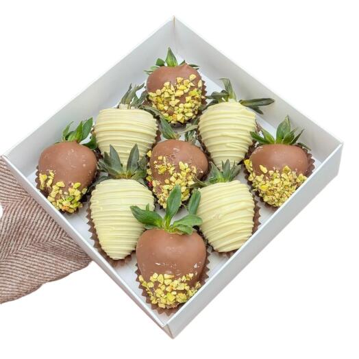 Strawberries in chocolate "Pistachio" 9 pcs