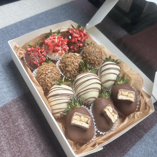 Клубника в шоколаде 12 шт