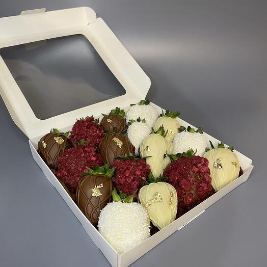 Клубника в шоколаде 16 ягод