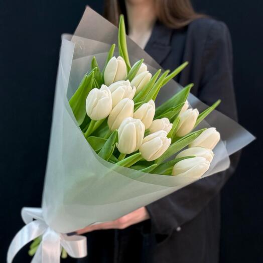 Букет белых тюльпанов