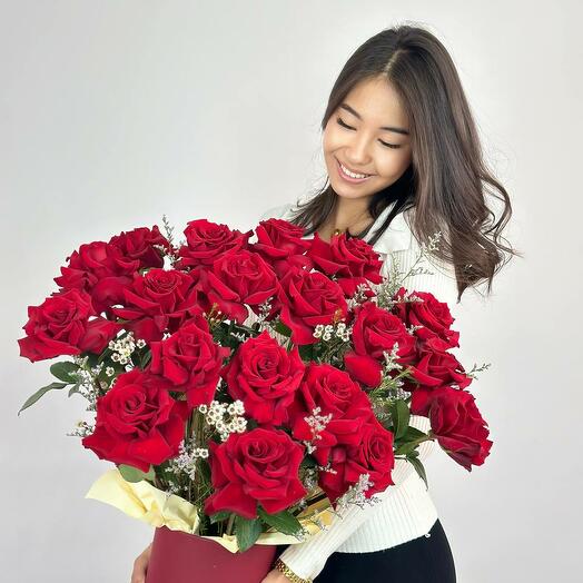 Розы в шляпной коробке