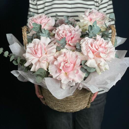 Композиция из ажурных роз