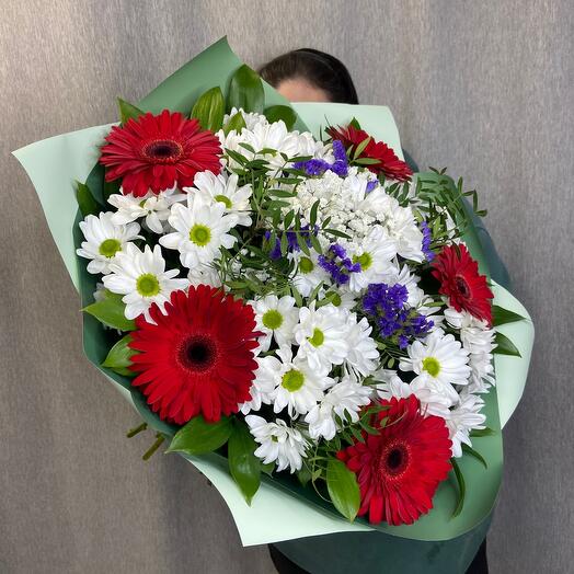 Ramo de Gerber, gypsophila, crisantemo, estatica