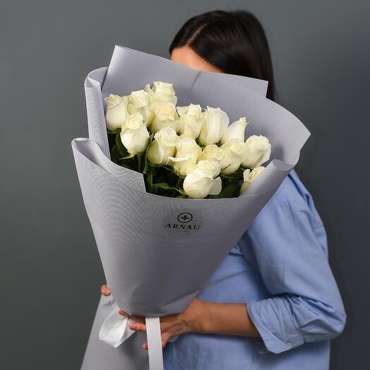 Классический букет из 15 белых роз