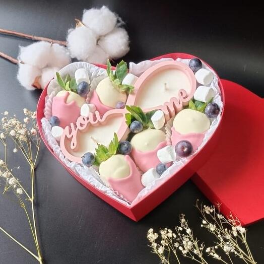 Киндер клубника в шоколаде в коробке сердце 1