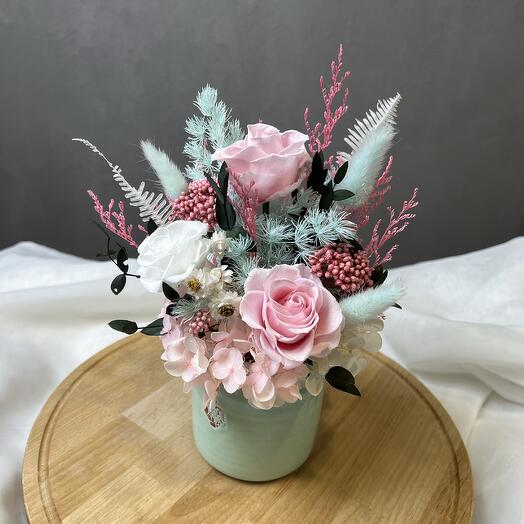 Кашпо с розами