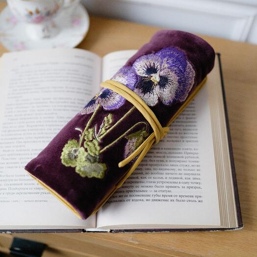 Несессер с вышивкой Фиалка, фиолетового цвета, ручная работа