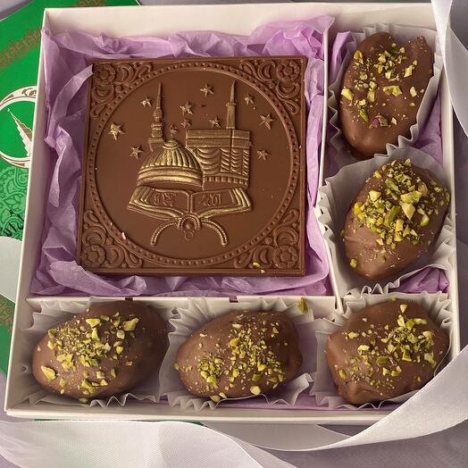 Шоколадный набор с финиками в молочном шоколаде с Дубайской начинкой