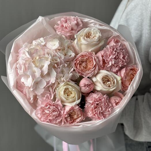 Ramo de malvavisco con rosas