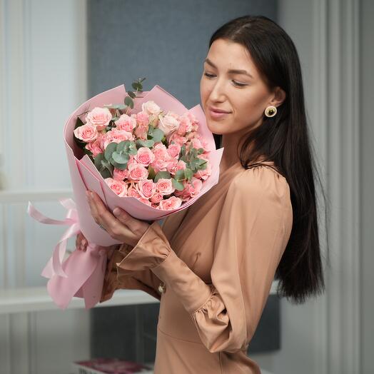 Pink bush roses with eucalyptus (L) (127)