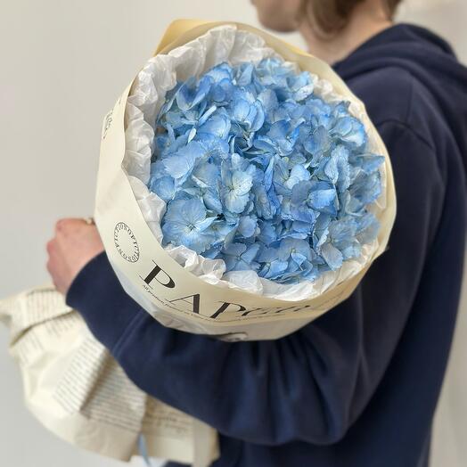 Нежно-голубая  гортензия в стильном оформлении 💙