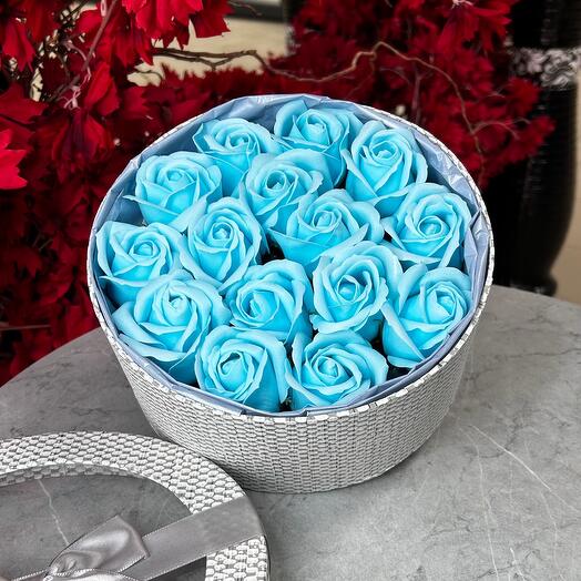 Коробочка с мыльными голубыми розами