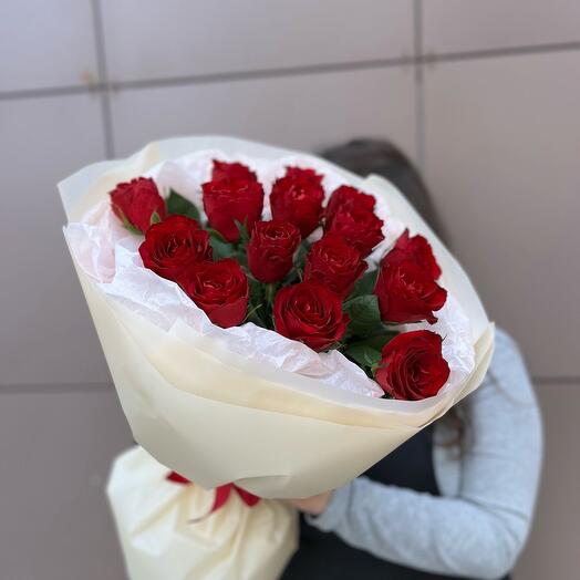 Моно букет с красными розами