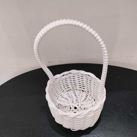 Корзина из искусственного ротанга