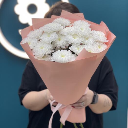 Delicate bouquet of white chrysanthemums 🤍